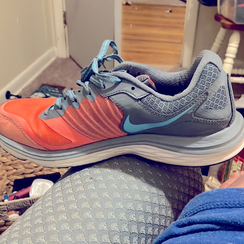 Size 8 Nike dual fusion for women